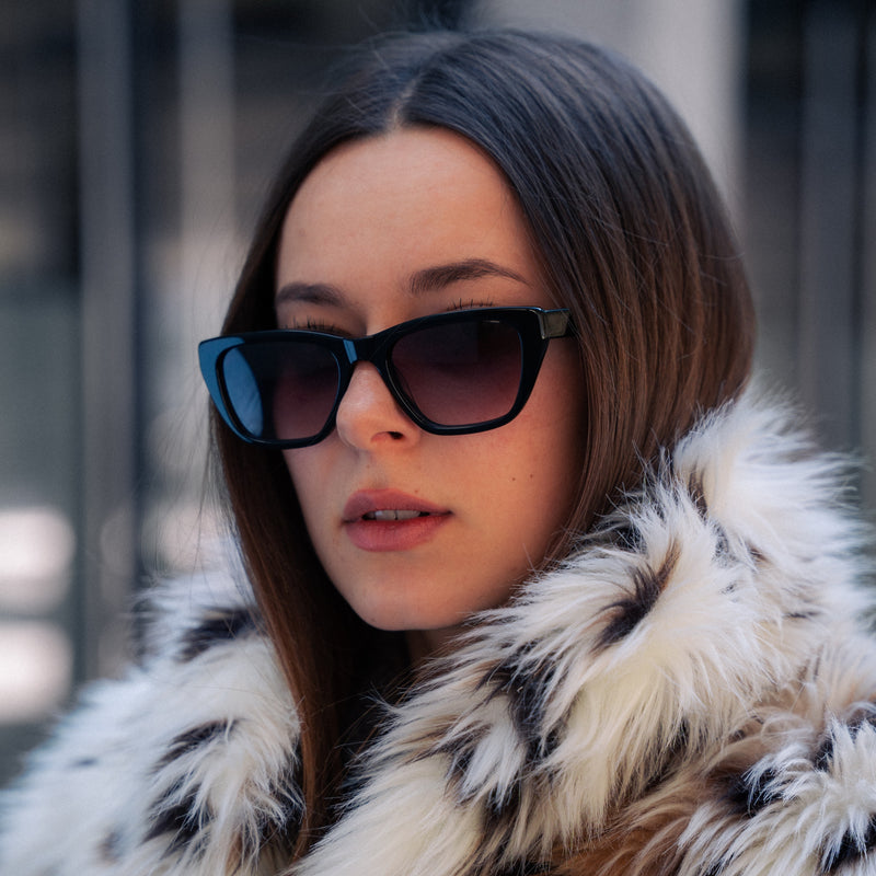 CAPRI | black-zoom-