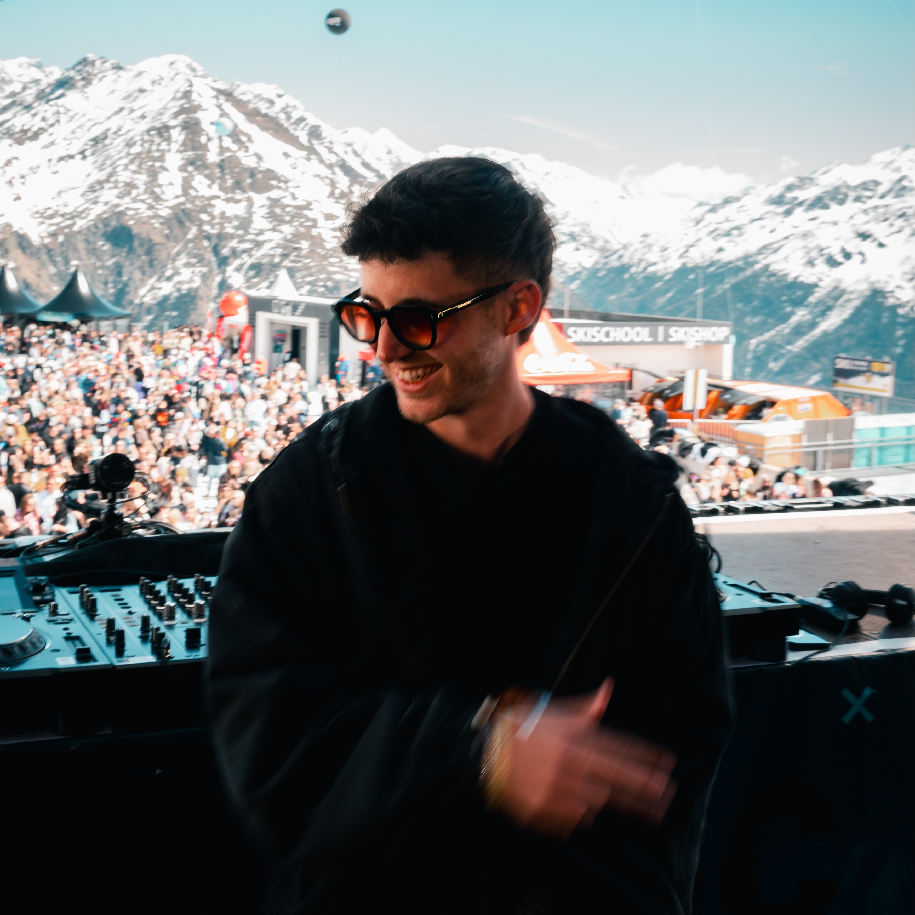 TØBY RØMEØ Edition 2026 | electric orange-zoom-4