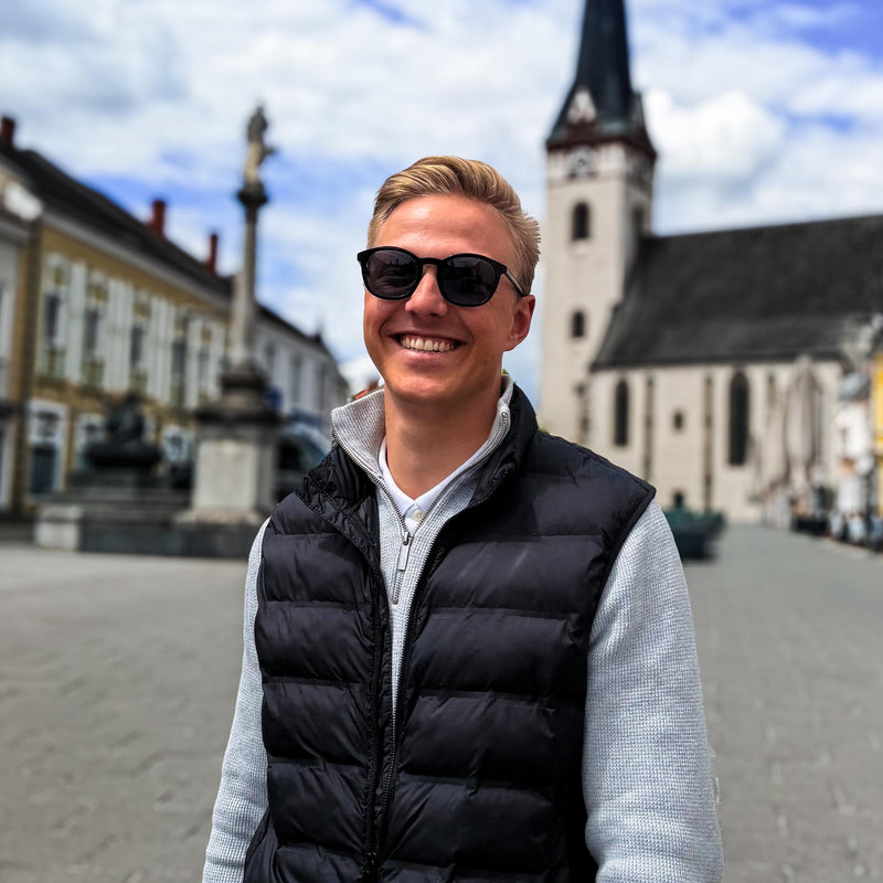 LINZ | black-zoom-